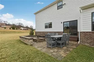 1002 Black Sands Dr, Penn Twp, PA 15644 - Photo 49