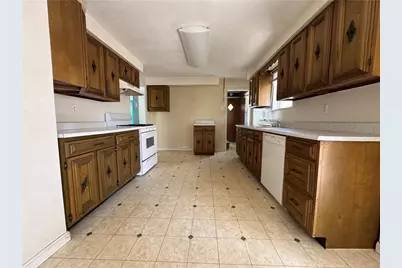 110 W Chartes St, New Castle, PA 16102 - Photo 3