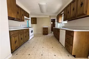 110 W Chartes St, New Castle, PA 16102 - Photo 3