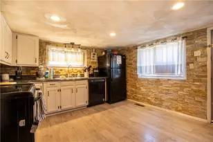 398 Sugar Run Rd, Franklin Township, PA 15370 - Photo 5