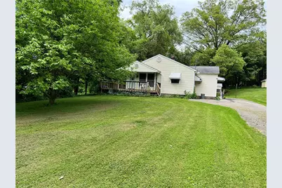 4 Woodbine Dr, Hempfield Township, PA 16125 - Photo 1