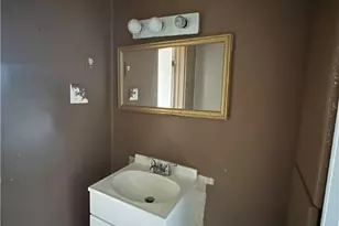 1112 E Washington St, New Castle, PA 16101 - Photo 7