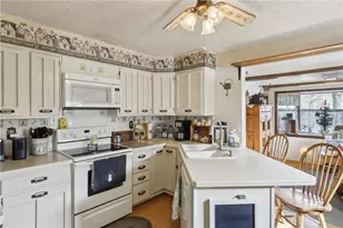 5216 Old Pulaski Rd, Pulaski Township, PA 16142 - Photo 9