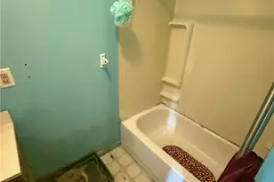 810 10th St, Stowe Township, PA 15136 - Photo 5