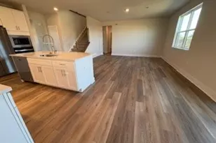 337 Stately Ct, Adams Township, PA 16046 - Photo 7