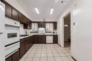 4106 Garden Way, Pittsburgh, PA 15201 - Photo 9