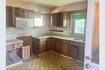 506 E Division St, New Castle, PA 16101 - Photo 9