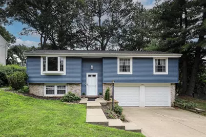577 Surfside Dr, Pittsburgh, PA 15239 - Photo 1