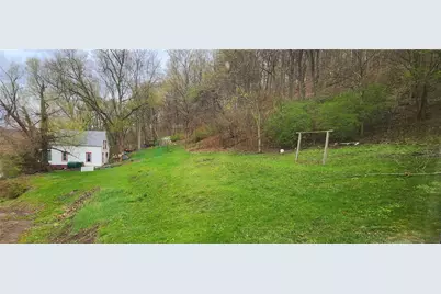 1835 Hillside Ave, Ellwood City, PA 16117 - Photo 3