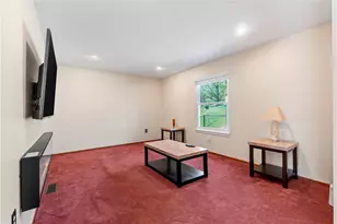 117 Dinwiddie Dr, Pittsburgh, PA 15068 - Photo 11