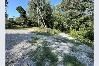 949 Rolling Meadows Rd, Franklin Township, PA 15370 - Photo 3