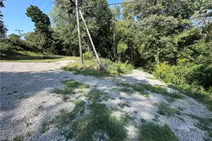 949 Rolling Meadows Rd, Franklin Township, PA 15370 - Photo 3