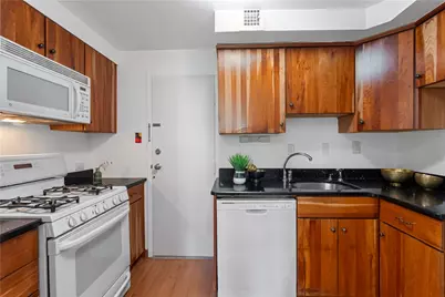 4601 Fifth #327, Pittsburgh, PA 15213 - Photo 9