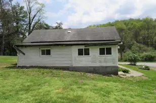 428 Grindstone Rd, Jefferson Township, PA 15442 - Photo 5