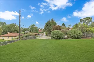 1040 Catherine Dr, Conway, PA 15027 - Photo 5