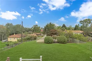 1040 Catherine Dr, Conway, PA 15027 - Photo 9