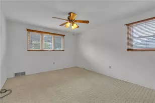 1040 Catherine Dr, Conway, PA 15027 - Photo 23