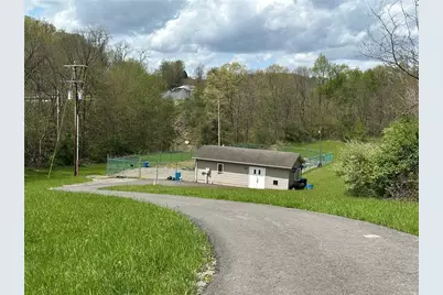 858 New Castle Rd, Franklin Township, PA 16001 - Photo 11