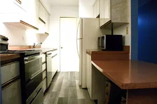 1080 Chatham Park Dr, Scott Township, PA 15216 - Photo 5