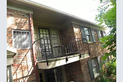 1080 Chatham Park Dr #F, Scott Township, PA 15216 - Photo 15