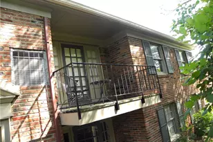 1080 Chatham Park Dr, Scott Township, PA 15216 - Photo 15