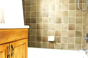 1080 Chatham Park Dr, Scott Township, PA 15216 - Photo 11