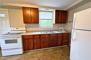 704 S Center St, Grove City Boro, PA 16127 - Photo 13