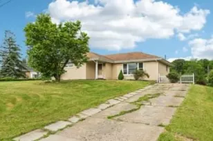 200 Edgewood Dr, Hopewell Township, PA 15001 - Photo 3