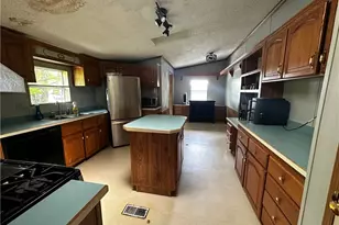 122 Arrowhead Rd, Allegheny Township, PA 16373 - Photo 3