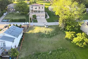 758 Parkview Dr, Pittsburgh, PA 15215 - Photo 1