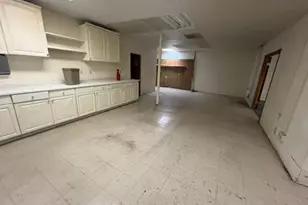 2013 Noble St, Pittsburgh, PA 15218 - Photo 9