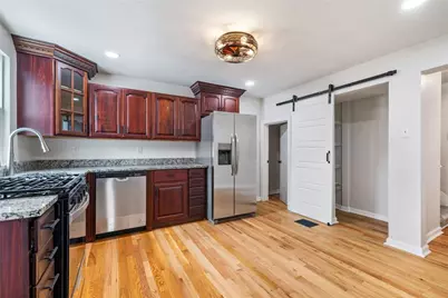 218 Flowers Ave, Pittsburgh, PA 15207 - Photo 11