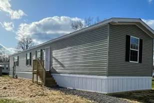 27 Skyline Dr, Tarentum, PA 15084 - Photo 1