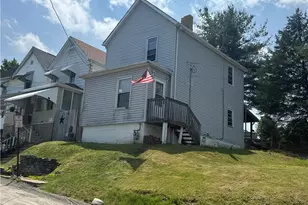 423 Lowell St, Vandergrift, PA 15690 - Photo 1