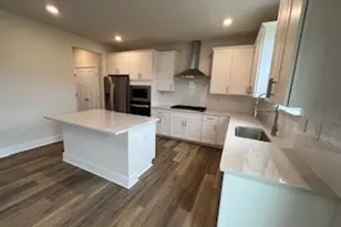 328 Stately Ct, Adams Township, PA 16046 - Photo 7