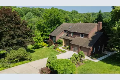 404 Pine Villa Dr, Pittsburgh, PA 15044 - Photo 1