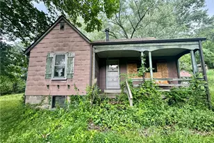 263 Elicker Rd, Pittsburgh, PA 15239 - Photo 1