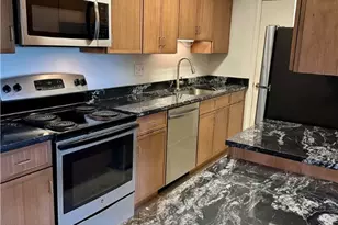 1060 Chatham Park, Scott Township, PA 15216 - Photo 5