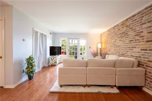 1230 Chatham Park Dr, Scott Township, PA 15216 - Photo 3