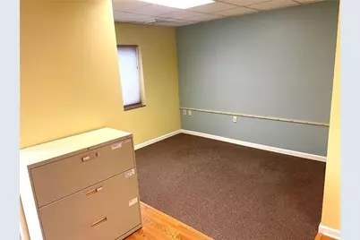 1227 Sunset Dr, Center Township, PA 16001 - Photo 9