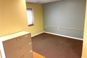 1227 Sunset Dr, Center Township, PA 16001 - Photo 9