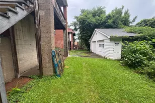 560 Wylie Ave, Clairton, PA 15025 - Photo 13