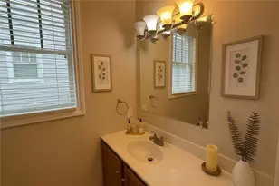 1527 Biltmore Ln, Pittsburgh, PA 15217 - Photo 7