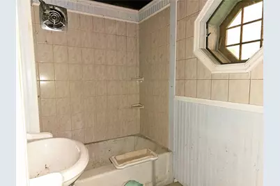 826 Parkwood Rd, Pittsburgh, PA 15210 - Photo 27