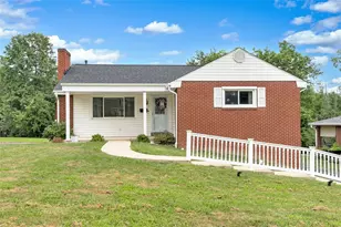 118 Manchester Dr, Hempfield Township, PA 15642 - Photo 1