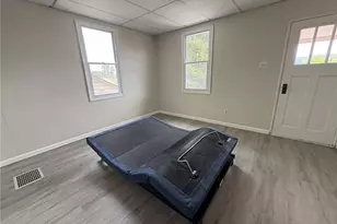 735 1/2 7th Ave, Coraopolis, PA 15108 - Photo 9