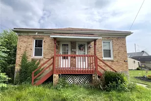 735 1/2 7th Ave, Coraopolis, PA 15108 - Photo 1