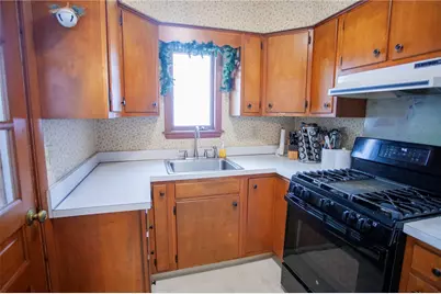 1612 Harrison Ave, Jeannette, PA 15644 - Photo 3