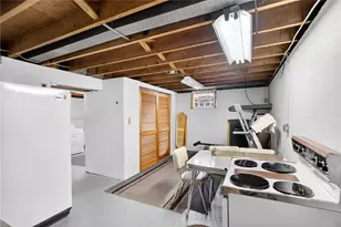 423 Victoria St, Washington Township, PA 15012 - Photo 29