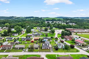 423 Victoria St, Washington Township, PA 15012 - Photo 3